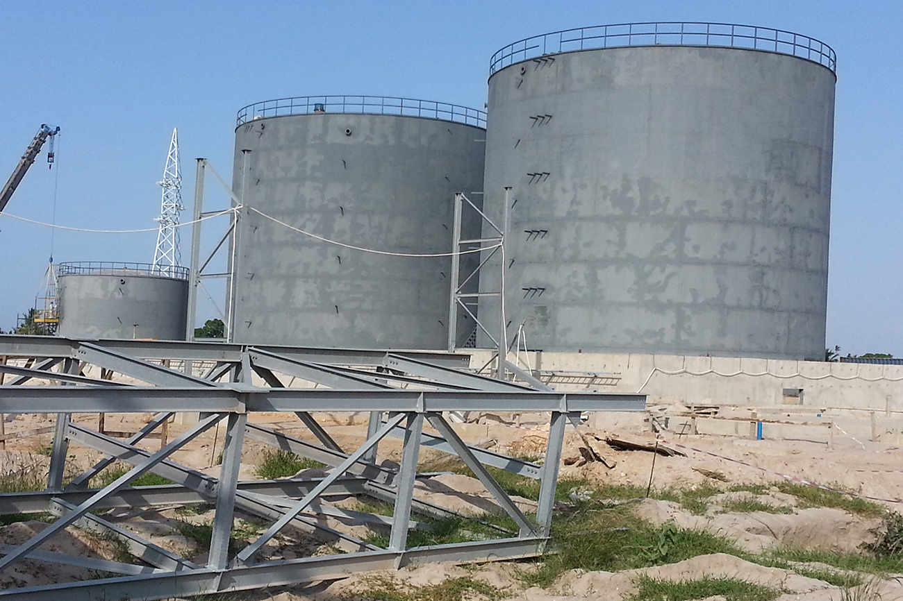 Liquid bulk steel storage tanks