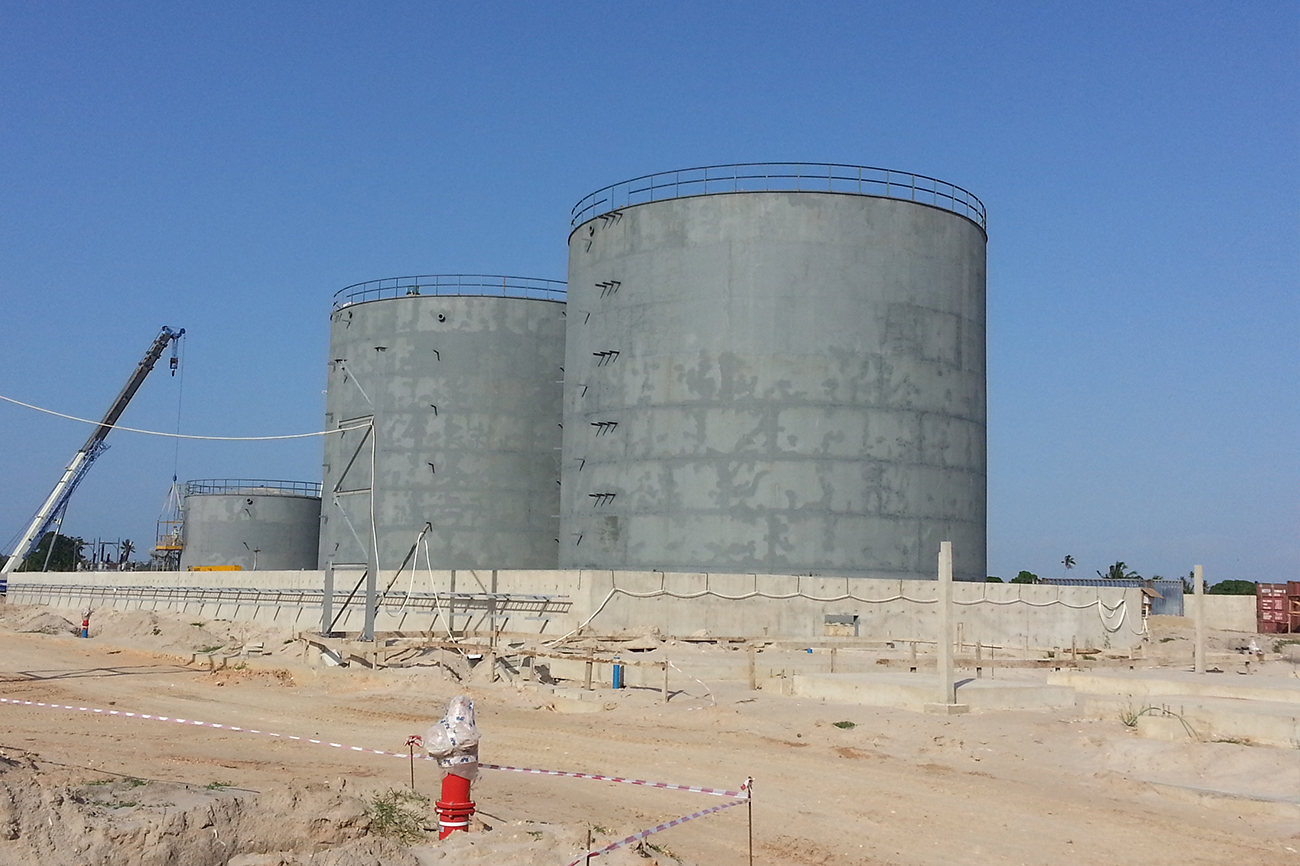 Liquid bulk steel storage tanks